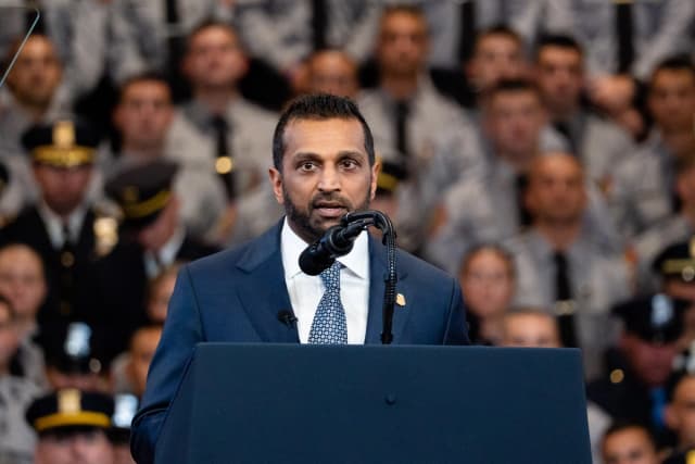 El director del FBI, Kash Patel, pronuncia un discurso en el Centro David S. Mack de Capacitación e Inteligencia de la Academia de Policía del Condado de Nassau en Garden City, Nueva York, el 14 de agosto de 2026. (Samira Bouaou/The Epoch Times).