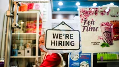 Solicitudes de desempleo y despidos aumentan lentamente a la espera del informe de empleo