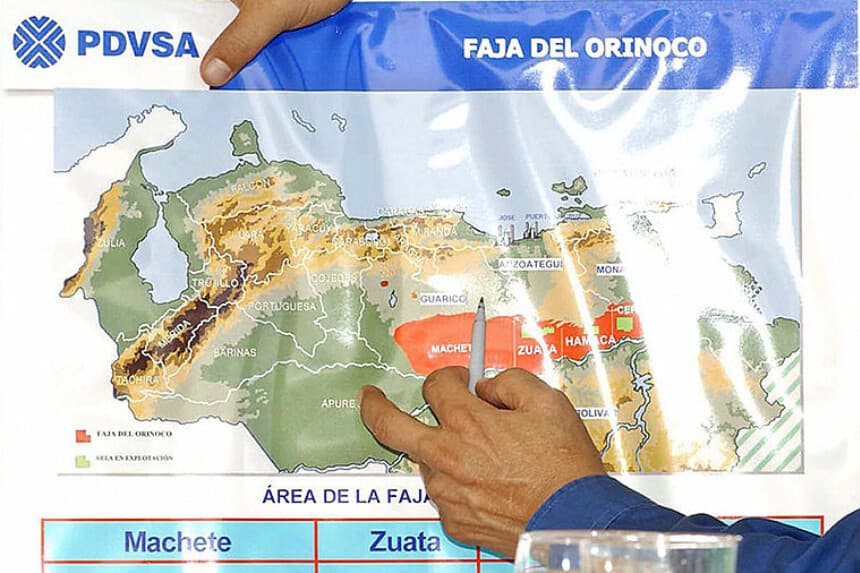 El Cinturón del Orinoco que alberga una de las mayores reservas de petróleo crudo del mundo, el 10 de octubre de 2004. (HO/AFP vía Getty Images)
