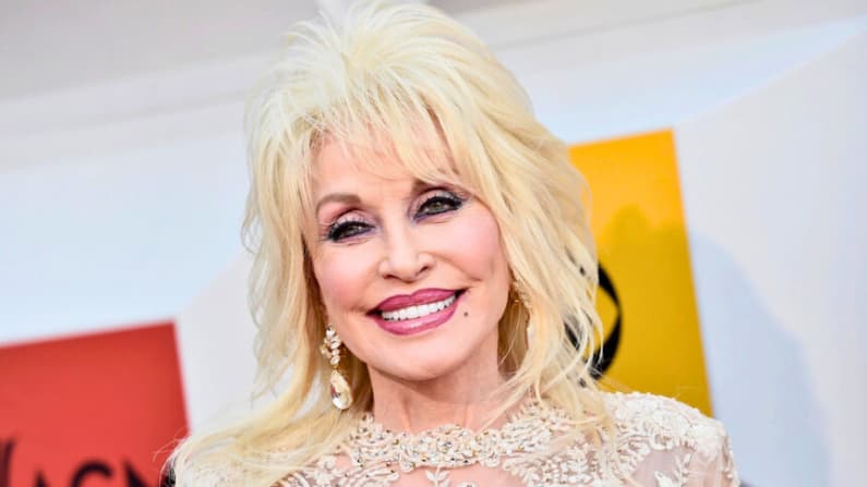 "Nunca me rebajaría tanto como para estar a la moda": Un homenaje a Dolly Parton