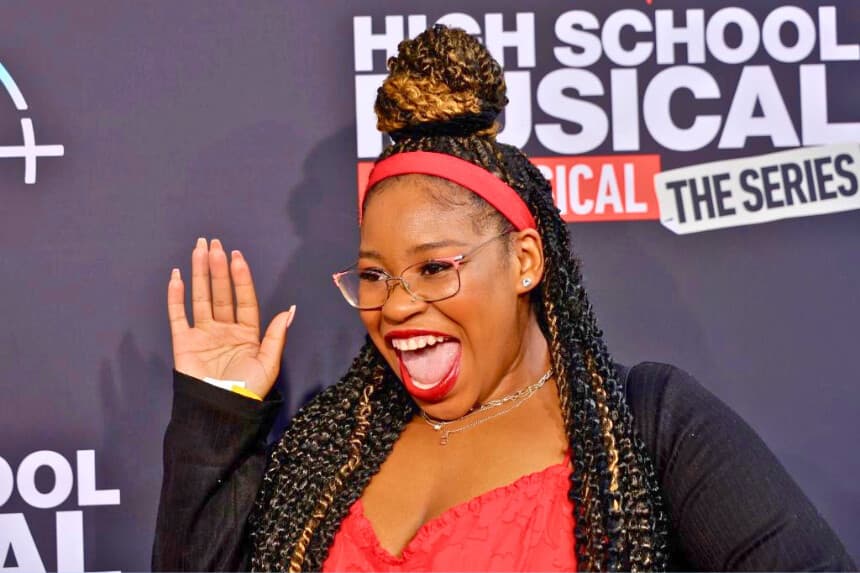 Carla Jeffery asiste al estreno de la tercera temporada de "High School Musical: The Musical: The Series" de Disney+ en los Walt Disney Studios de Burbank, California, el 27 de julio de 2022. (Momodu Mansaray/Getty Images).
