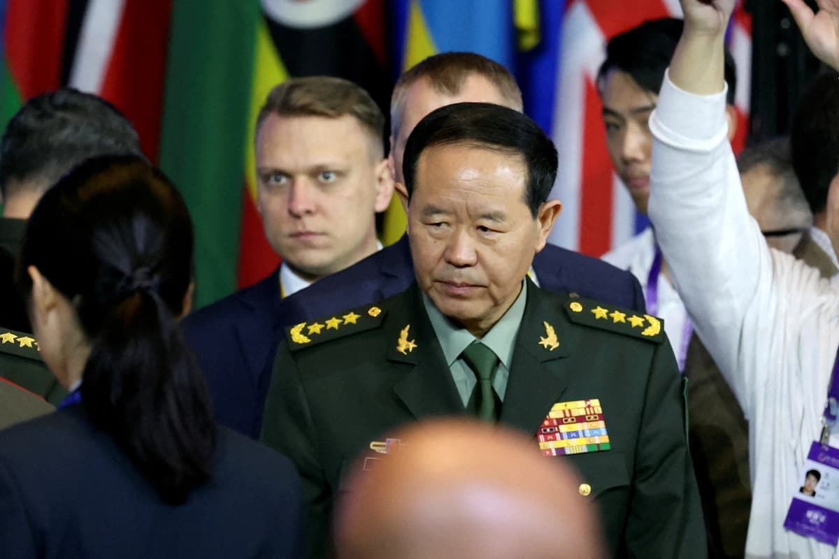 Liu Zhenli, entonces miembro de la Comisión Militar Central de China, llega al Foro Xiangshan de Beijing, en Beijing, China, el 30 de octubre de 2023. (Florence Lo/Pool/Reuters)