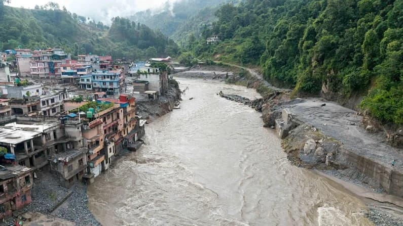 Se confirma que 2 australianos están sanos y salvos, 36 siguen desaparecidos en inundaciones de Nepal