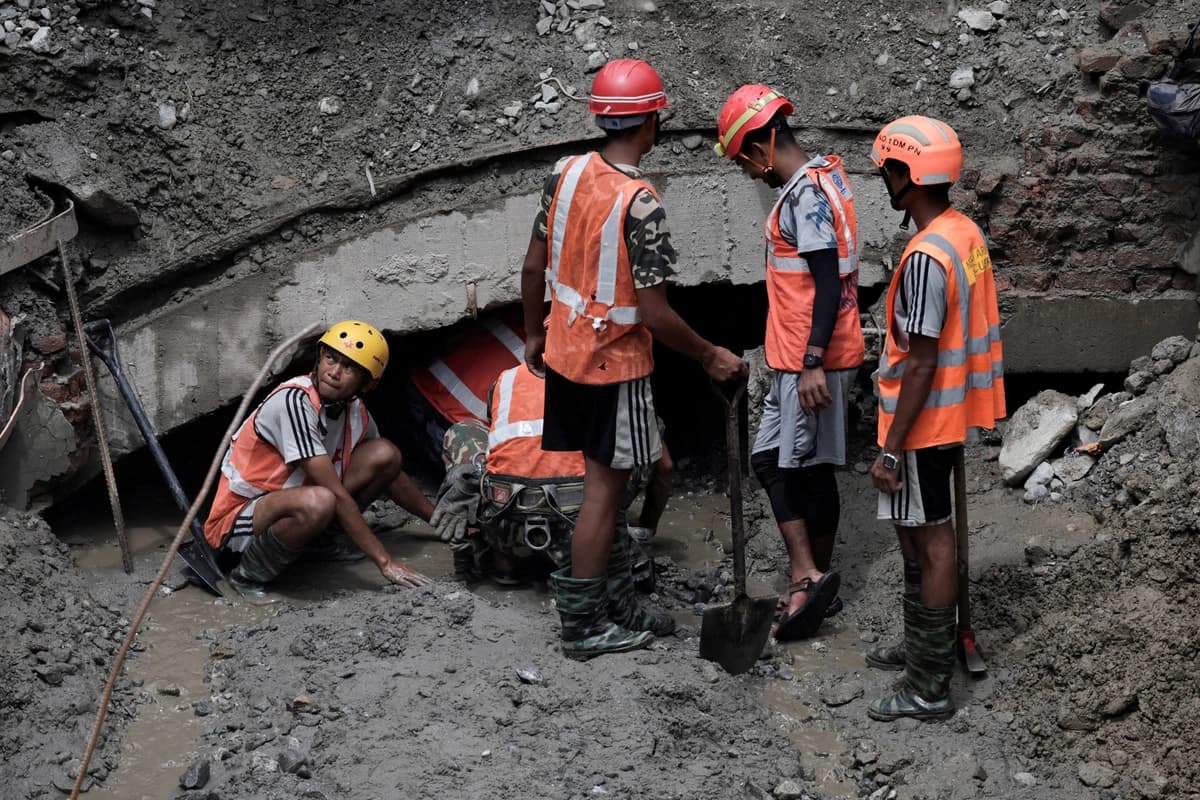 Dos personas sobreviven y son rescatadas de un túnel de una hidroeléctrica en Nepal