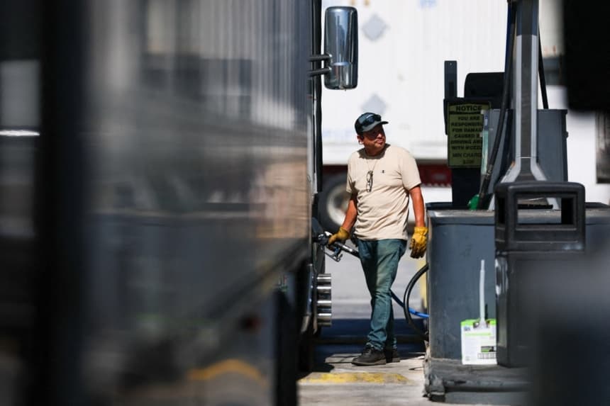 Precios del diésel en EE. UU. alcanzan un máximo histórico a medida que se agrava la escasez mundial de suministro