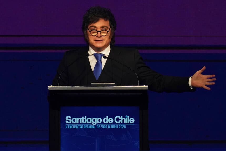 El presidente argentino Javier Milei habla en el Foro de Madrid en Santiago, Chile, el 3 de septiembre de 2026. (Esteban Felix /AP).