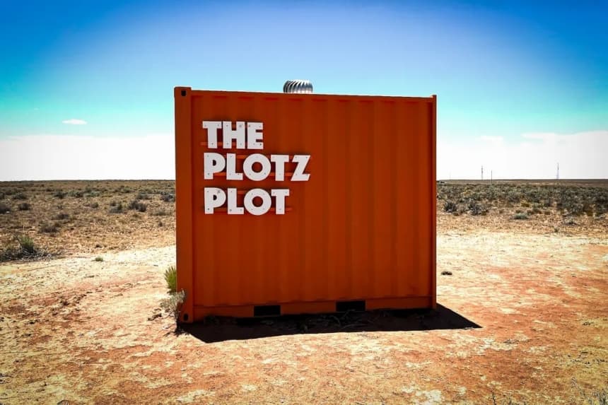 El Plotz Plot, en el norte de Arizona, es un lugar donde los viajeros pueden dejar atrás una parte de sí mismos durante una etapa importante de su vida. ( Allan Stein/The Epoch Times)