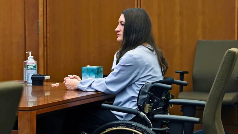 Juez declara nulo el juicio contra Lindsay Clancy, la madre acusada de matar a sus 3 hijos en EE. UU.