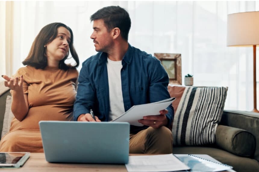 Imagen Ilustrativa: Es importante hablar abiertamente sobre lo bueno y lo malo en una relación. (PeopleImages/Shutterstock).