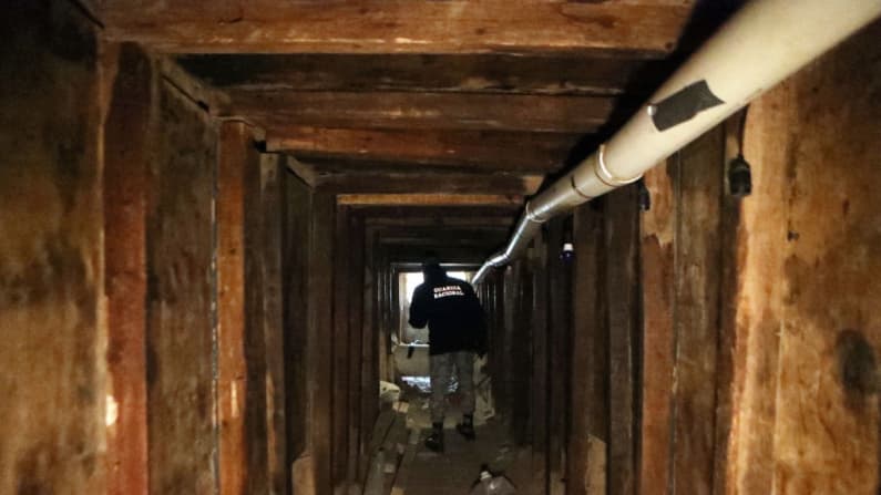 Mexicano se declara culpable de conspirar para traficar migrantes ilegales a EE. UU. por túnel del CJNG