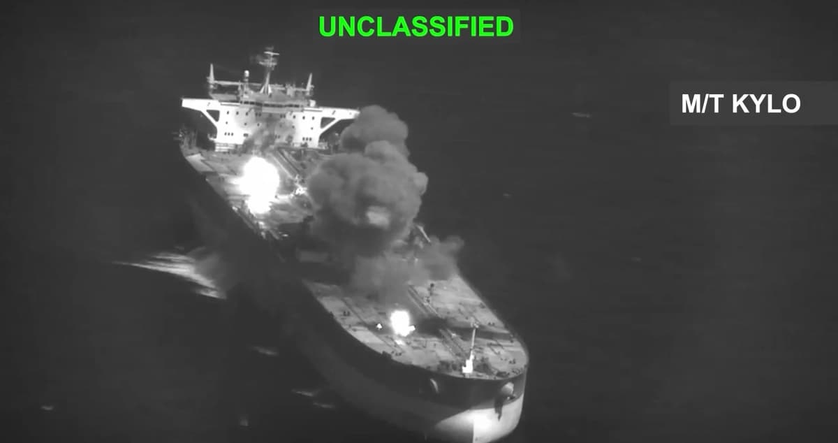 Las fuerzas estadounidenses destruyeron el M/T Kylo, un petrolero sin carga que transportaba petróleo crudo en el Golfo de Omán, el 5 de septiembre de 2026. (Comando Central de EE. UU./X)