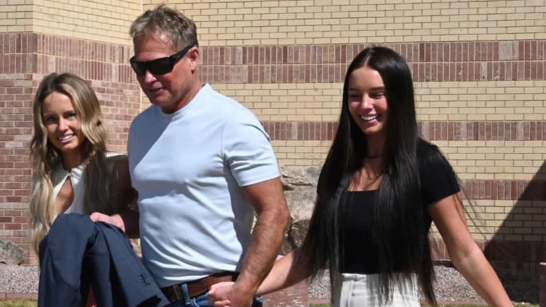 Un acusado por la muerte de su esposa vuelve a prisión tras verse involucrado en un atropello
