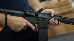 El gobierno federal respalda la impugnación ante la Corte Suprema sobre la prohibición del AR-15