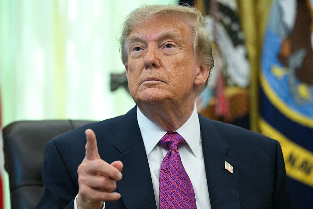 Trump elogia al ingeniero australiano por microreactor nuclear que podría caber en un camión