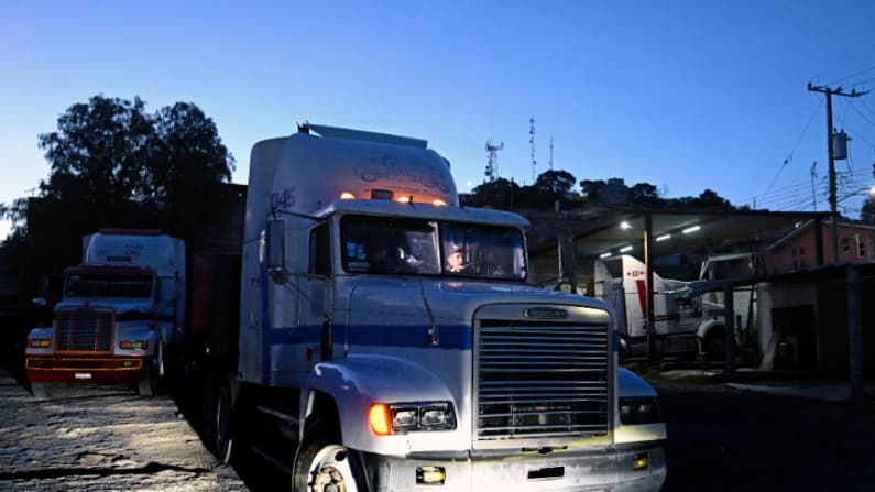 México detiene e investiga a dos alcaldes por vinculos con red criminal ligada a robo, extorsión y secuestro