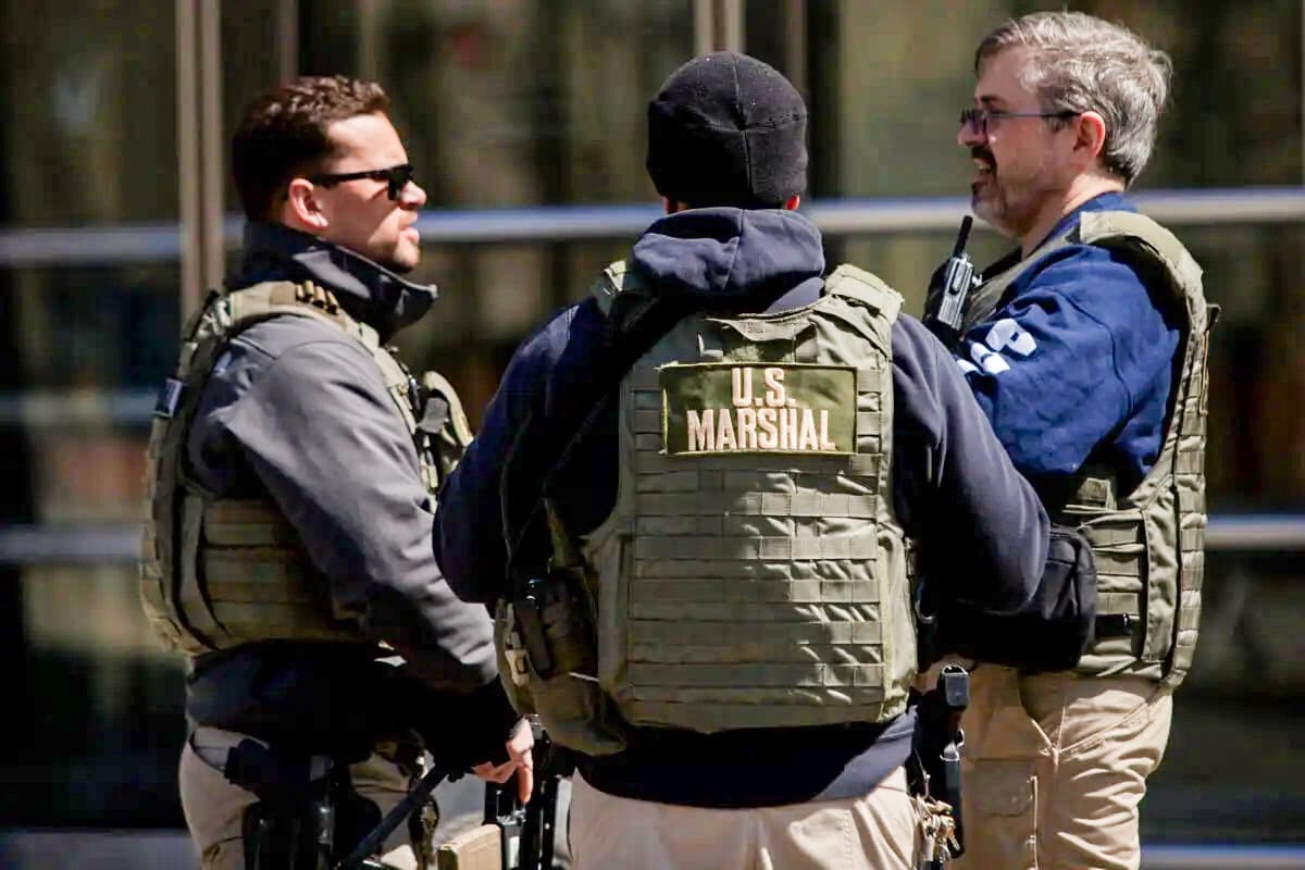 En una fotografía de archivo se ve a miembros del Servicio de Alguaciles de Estados Unidos. (Victor J. Blue/Getty Images).