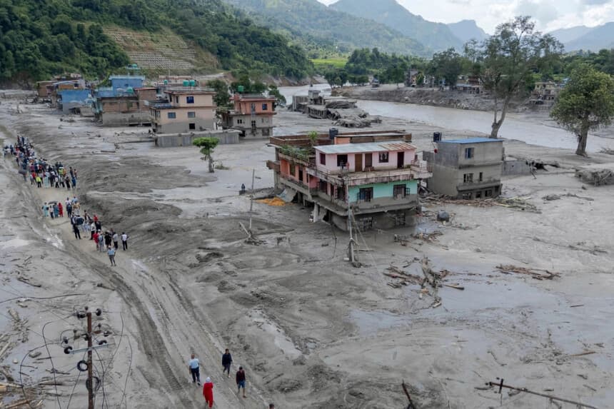 Una fotografía tomada desde un dron muestra una zona afectada por las inundaciones en Nuwakot, Nepal, el 27 de agosto de 2026. (Sulav Shrestha/Xinhua vía AP).