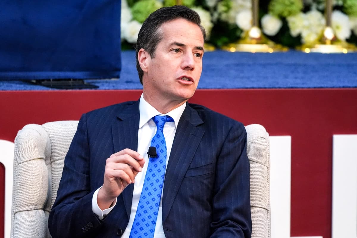 Senador republicano redacta un proyecto de ley del "bono de Trump" de USD 5000