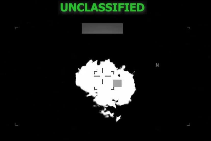 Imágenes de video publicadas por el ejército estadounidense el 9 de septiembre de 2026, que muestran un ataque a un barco sospechoso de tráfico de drogas en el mar Caribe. (Mando Sur de EE.UU./Captura de pantalla vía The Epoch Times).