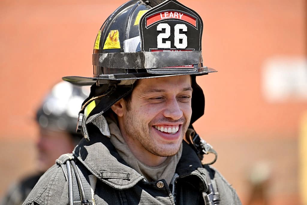 Pete Davidson asiste al desafío de bomberos del décimo aniversario de la Fundación Leary Firefighters en la Academia de Bomberos del FDNY en la Ciudad de Nueva York el 1 de mayo de 2026. (Roy Rochlin/Getty Images para la Fundación de Bomberos Leary)