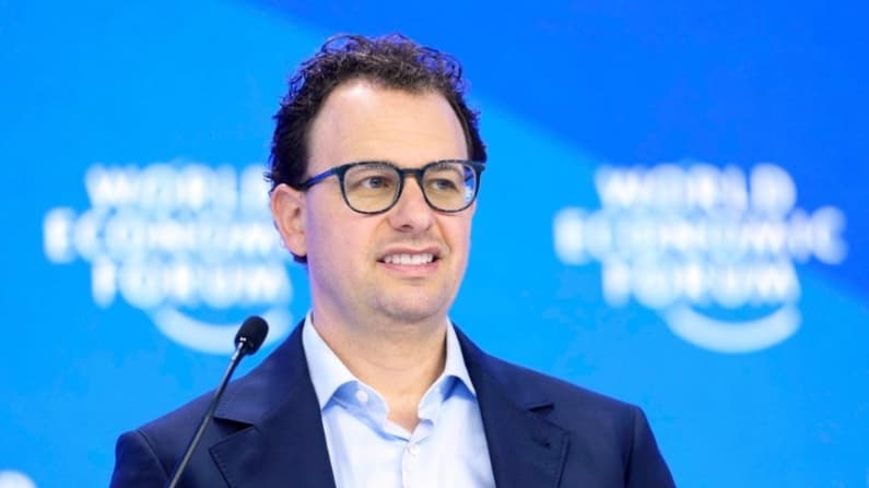 La industria se une al llamado del director ejecutivo de Anthropic para frenar el avance de la IA