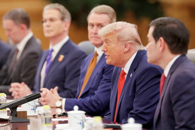 El presidente estadounidense Donald Trump habla durante una reunión bilateral con el líder chino Xi Jinping en el Gran Salón del Pueblo en Pekín el 14 de mayo de 2026. (Alex Wong/Getty Images).