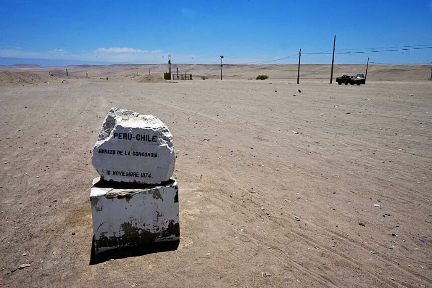 Camioneta estalla tras activar una mina antitanque en la frontera chileno-peruana