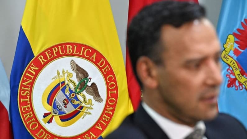 Gob. colombiano responde a cabecilla de grupo paramilitar que "no habrá atajos" tras condicionar su entrega