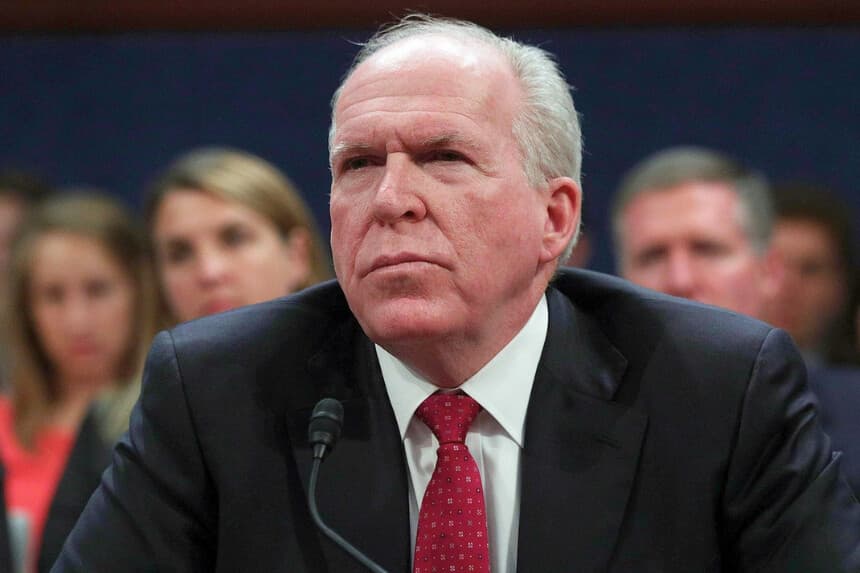 El exdirector de la CIA John Brennan testifica ante el Comité Permanente de Inteligencia de la Cámara de Representantes en el Capitolio el 23 de mayo de 2017. (Alex Wong/Getty Images).