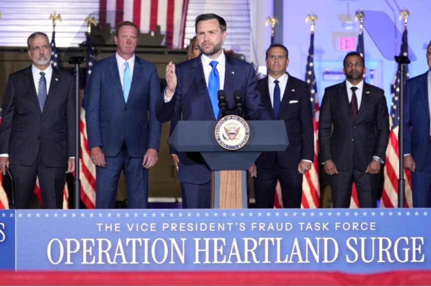El vicepresidente de EE. UU., JD Vance, habla durante un evento en la oficina regional del FBI en Kansas City, Misuri, el 14 de septiembre de 2026. (Mark Schiefelbein-Pool/Getty Images).