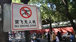 Beijing prohibirá poseer drones tras el choque de avioneta contra un edificio