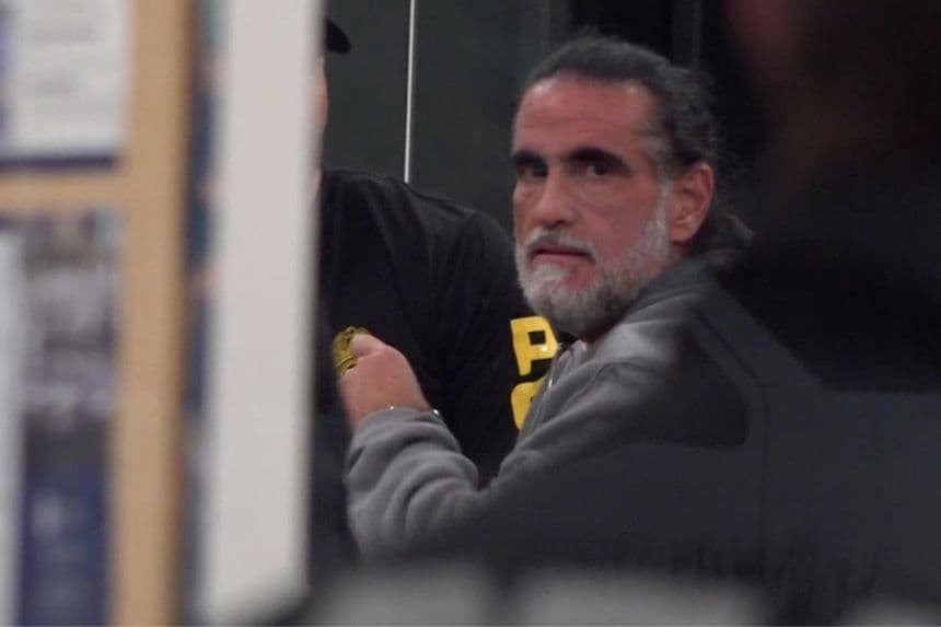Fotografía que muestra al empresario colombiano Alex Saab escoltado por agentes de la DEA a su llegada al aeropuerto de Opa-locka, en el condado de Miami-Dade (EE.UU.). (EFE/ Antoni Belchi ARCHIVO)