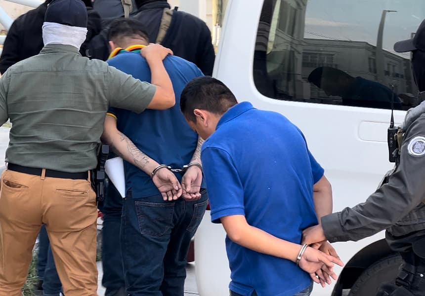 Cuatro presuntos integrantes de un grupo criminal fueron detenidos este martes en el estado mexicano de Sinaloa (noroeste) tras atacar a balazos a elementos del Servicio de Protección Federal sobre la carretera federal México 15, en el municipio de Culiacán, donde los agentes repelieron la agresión sin registrar lesionados. Fotografía de archivo. (EFE/ Str)