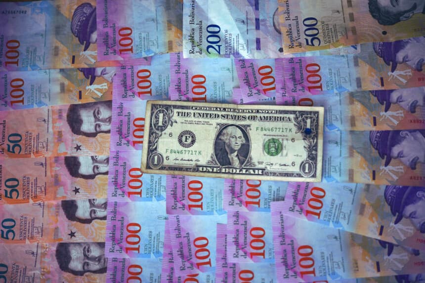Diputado venezolano viaja a EE. UU. para preparar un plan de dolarización