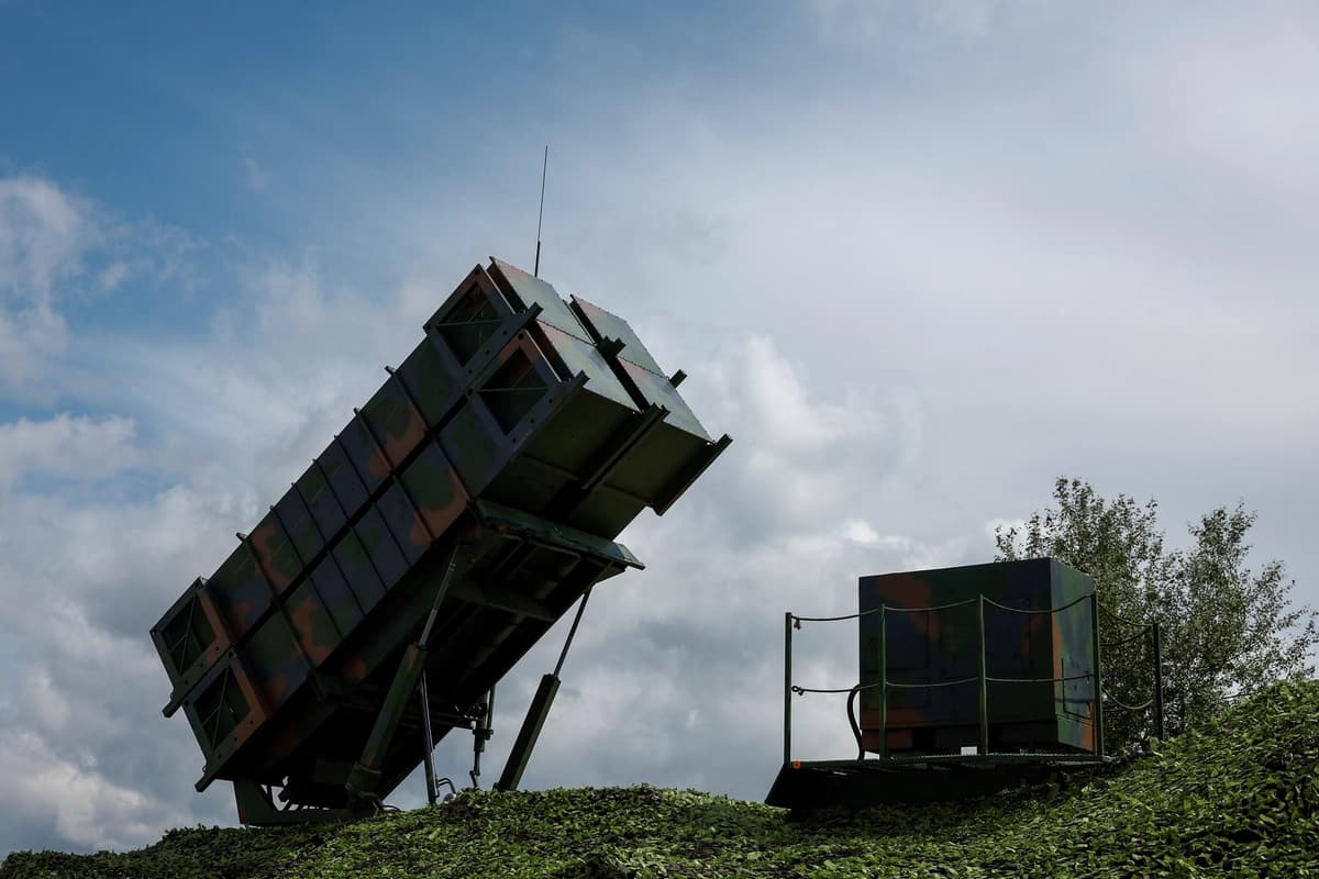 Se observa en tierra un lanzador del sistema de defensa aérea Patriot de las Fuerzas Aéreas de Ucrania, en medio del ataque de Rusia a Ucrania, en un lugar no revelado de Ucrania el 4 de agosto de 2024. (Valentyn Ogirenko/Reuters)