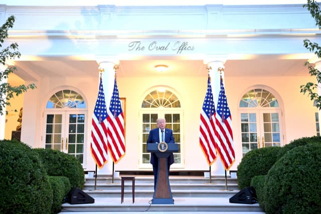El presidente Donald Trump habla durante una cena en el Jardín de las Rosas de la Casa Blanca el 17 de septiembre de 2026. (Mandel Ngan/AFP vía Getty Images)