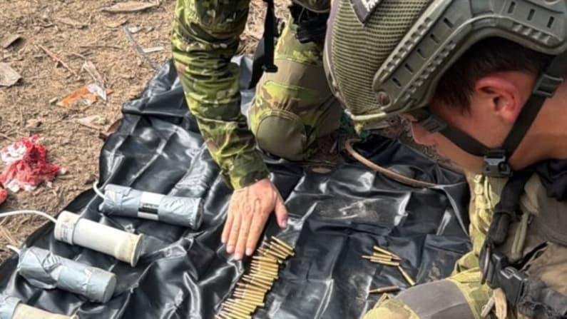 Ecuador derriba una instalación de un grupo armado señalado por vínculos con las FARC