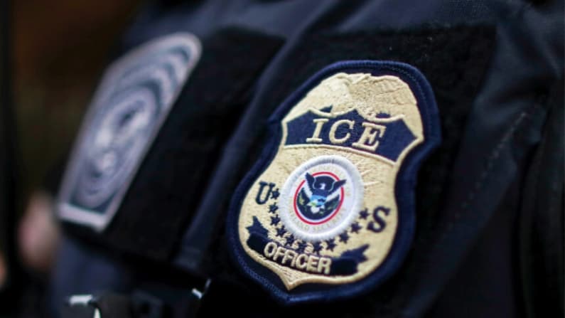 Exagente de ICE se declara inocente de mentir sobre un tiroteo en Minnesota