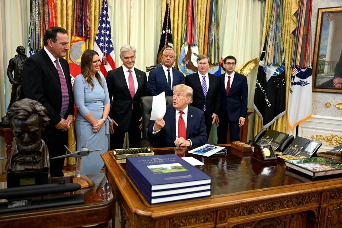El presidente Donald Trump habla sobre la atención médica en el Despacho Oval de la Casa Blanca el 18 de septiembre de 2026. (Jim Watson/AFP vía Getty Images)