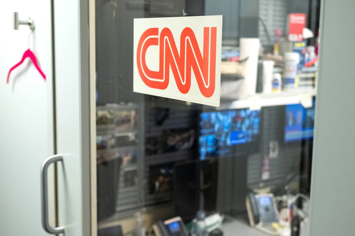 La cabina de transmisión de CNN en la zona de prensa de la Casa Blanca el 18 de septiembre de 2026. (Saul Loeb/AFP vía Getty Images)