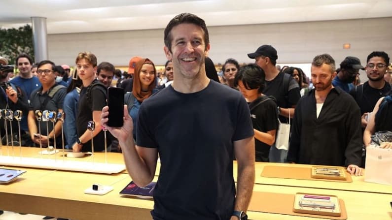 Apple lanza el iPhone 18 en las tiendas en el primer lanzamiento de producto del nuevo CEO Ternus