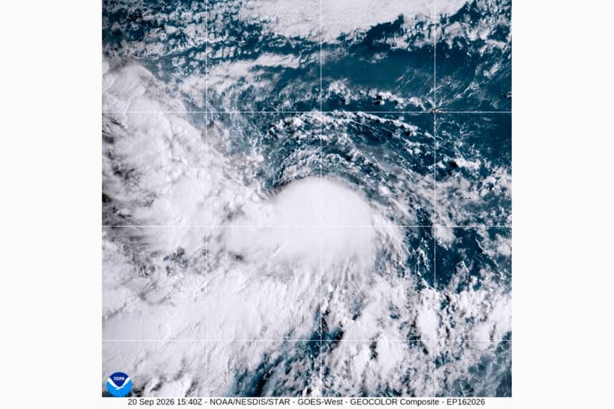 Esta imagen satelital de la Administración Nacional Oceánica y Atmosférica muestra la tormenta tropical Odalys, domingo 20 de septiembre de 2026. (NOAA vía AP)