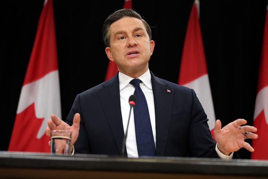 El líder del Partido Conservador de Canadá, Pierre Poilievre, habla durante una conferencia de prensa en el Teatro Nacional de Prensa en Ottawa, Canadá, el 25 de junio de 2026. (Dave Chan / AFP vía Getty Images)