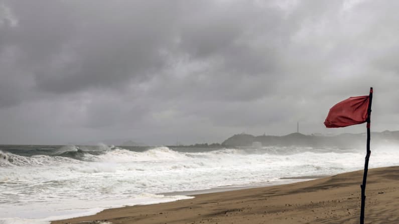 Polo se convierte en huracán categoría 1 sobre el Pacífico mexicano