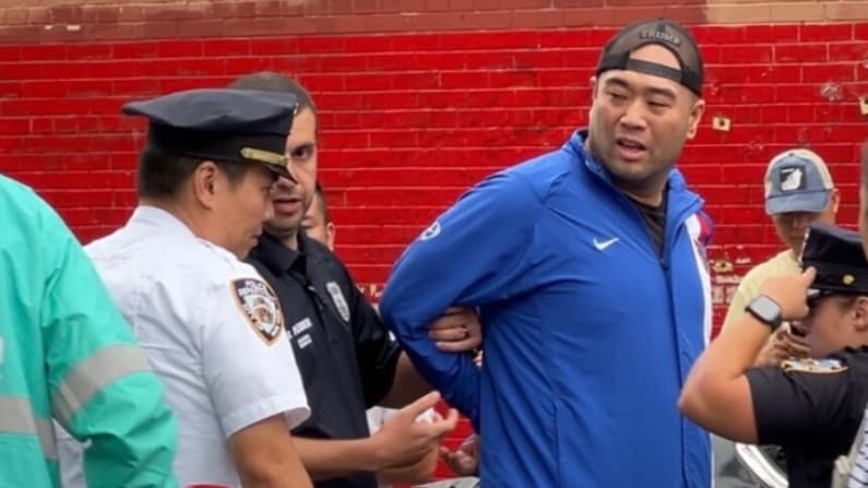 Manifestantes contra el PCCh marchan en Nueva York antes de visita de Xi; detienen a hombre tras ataque