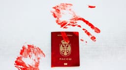 Dos afganos intentan llegar a Alemania con documentos de un rey y un duque medievales