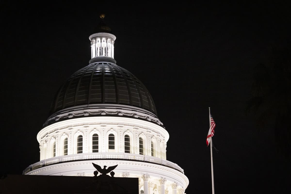 El edificio del capitolio estatal de California en Sacramento, California, el 16 de marzo de 2025. (John Fredricks/The Epoch Times).