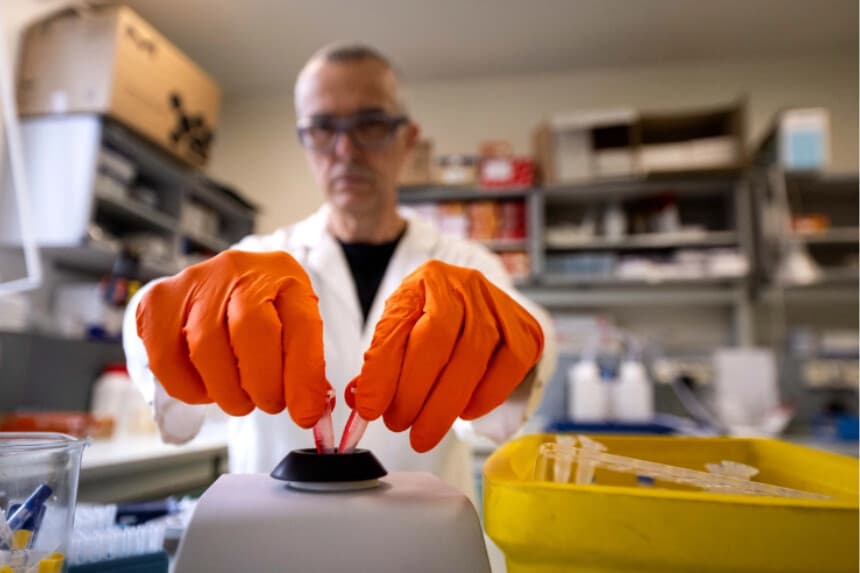 Medicare pagó de más por análisis de laboratorio y reducirá tarifas en 2027