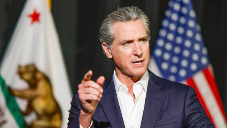 Gobernador de California veta proyecto de ley que mejoraría pensiones de policías y bomberos