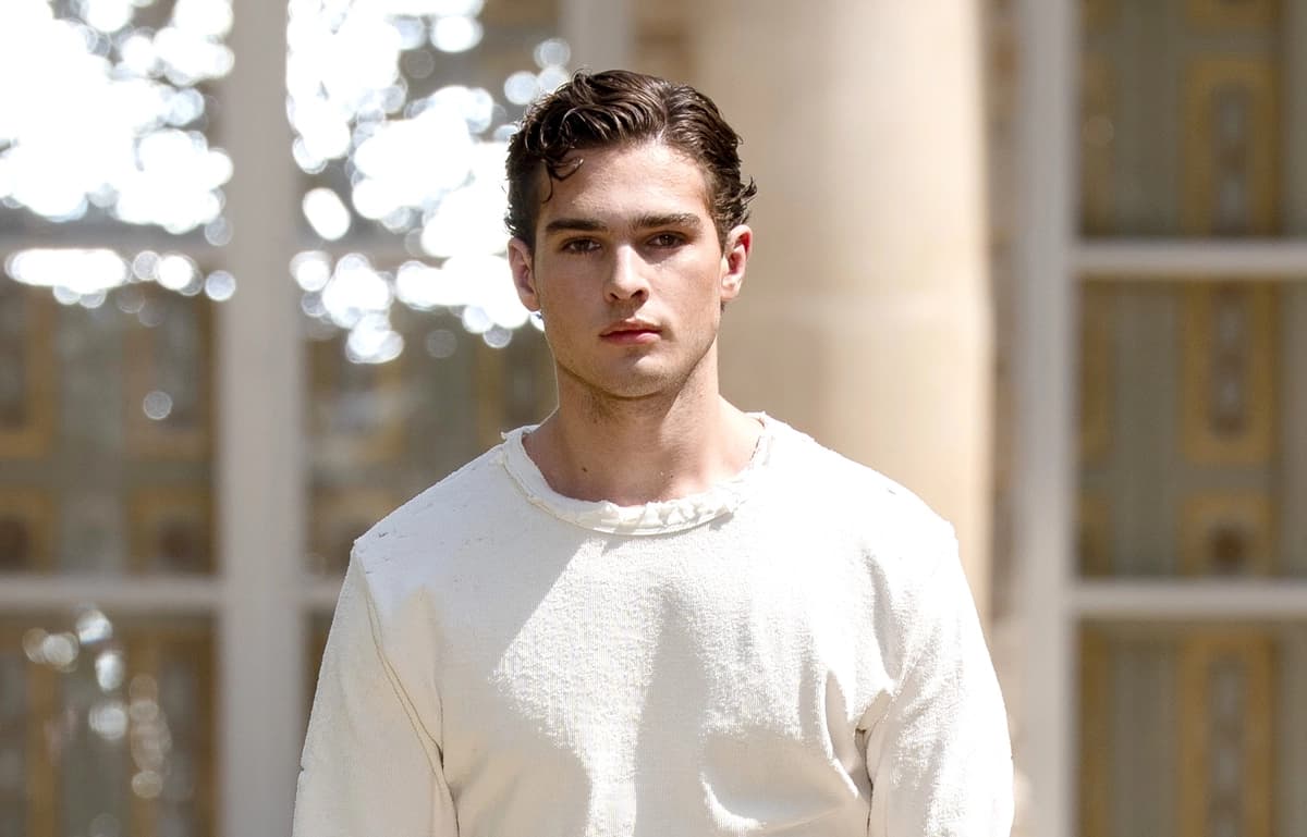 Influencer desfila en la pasarela durante el desfile de 424 Menswear Primavera/Verano 2027, en el marco de la Semana de la Moda de París, el 23 de junio de 2026. (Francois Durand/Getty Images).
